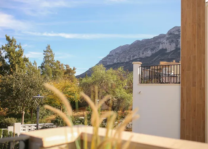 Modern Flat With Montgo View