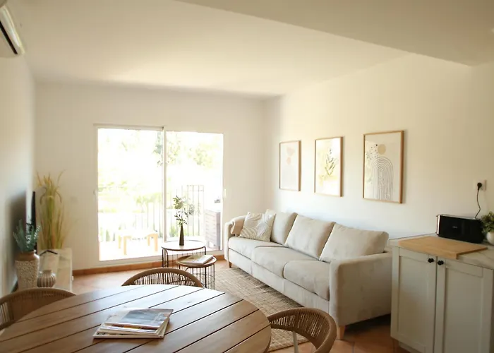 Modern Flat With Montgo View